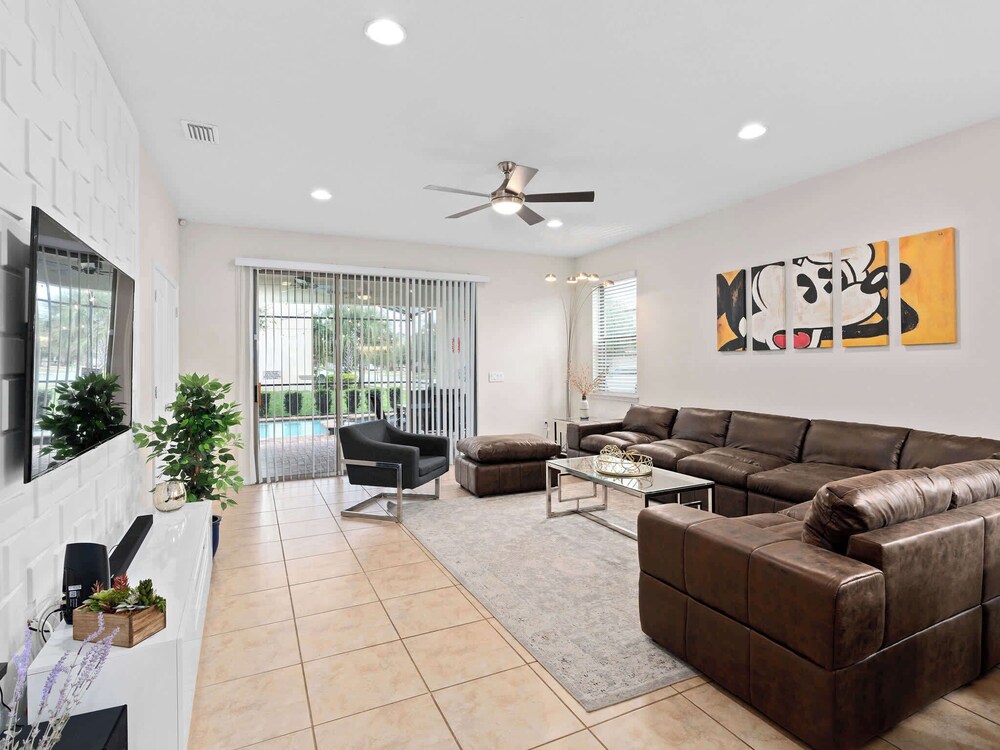 Family Fun Retreat Near Disney With Game Room & Themed Bedrooms