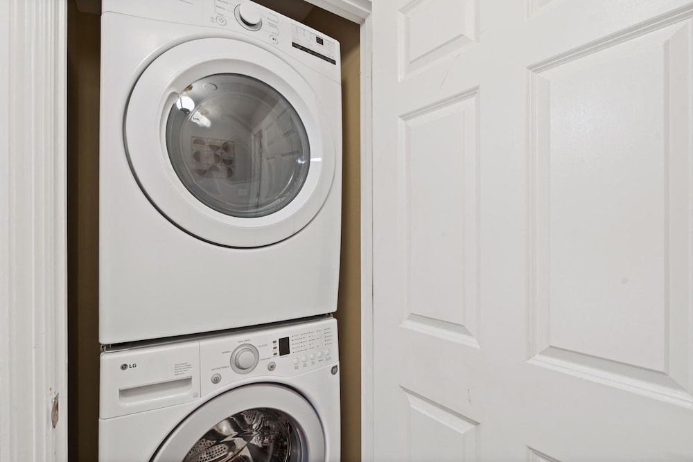 Enchanted Garden Resort 2 Miles from Disney 4 Bedroom Townhome 4 Townhouse