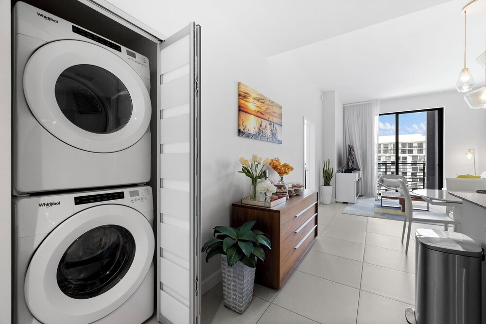 Spacious 2-Bedroom Condo at Doral Park