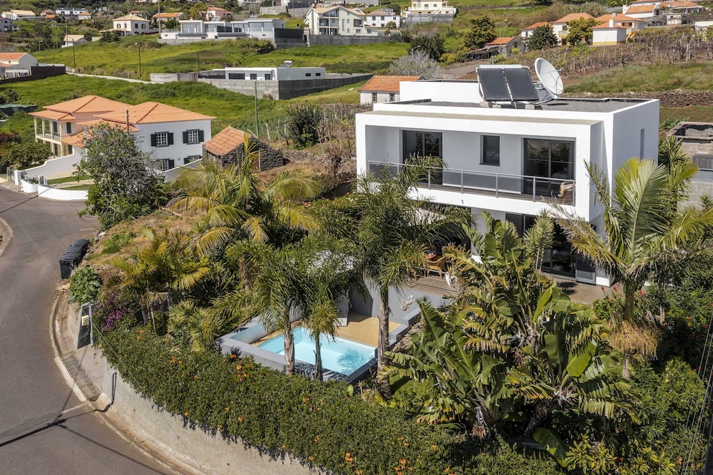 Pool, Garden and sea View - Villa Hibiscus