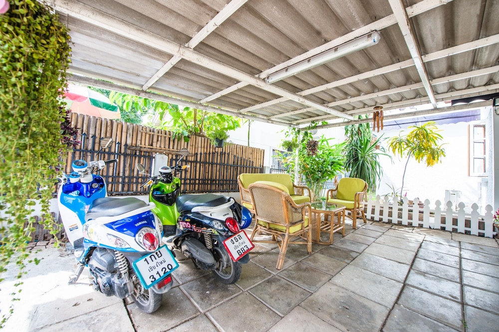 Nimman Elegant Garden Villa
