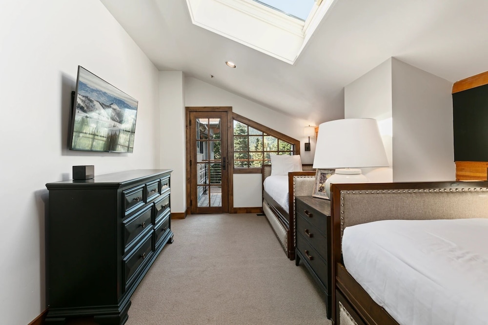 Stag Lodge at Deer Valley Resort - Four Bedroom Residence with Loft and Spa #29 4 Condo
