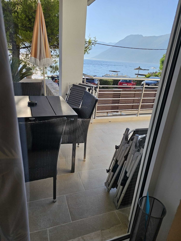 Waterfront Apartment Petrovina