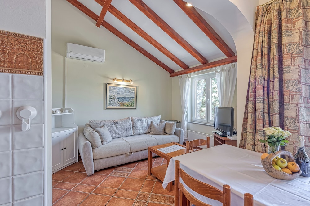 Valdarke Sea View Apartment