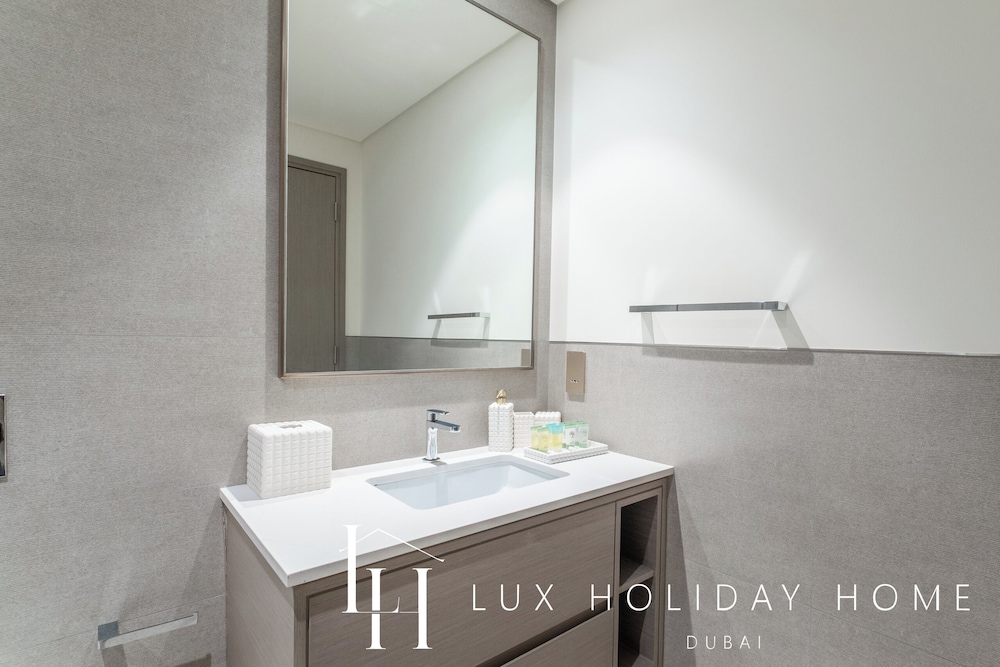 LUX The Grande Signature Skyline Suite 2