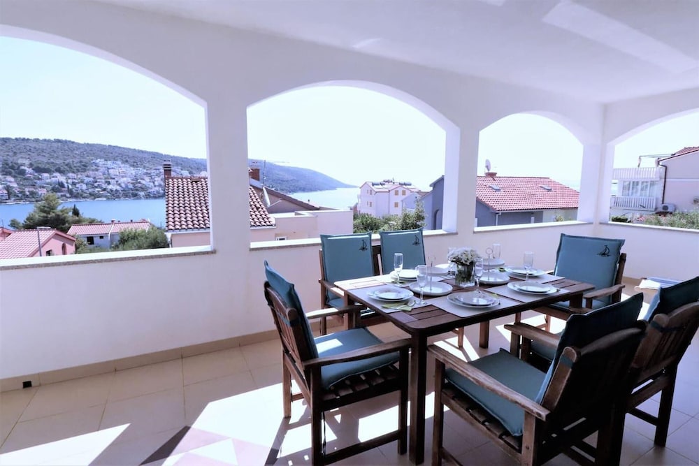 Luxury Beachfront Villa With Pool for two Families view 4