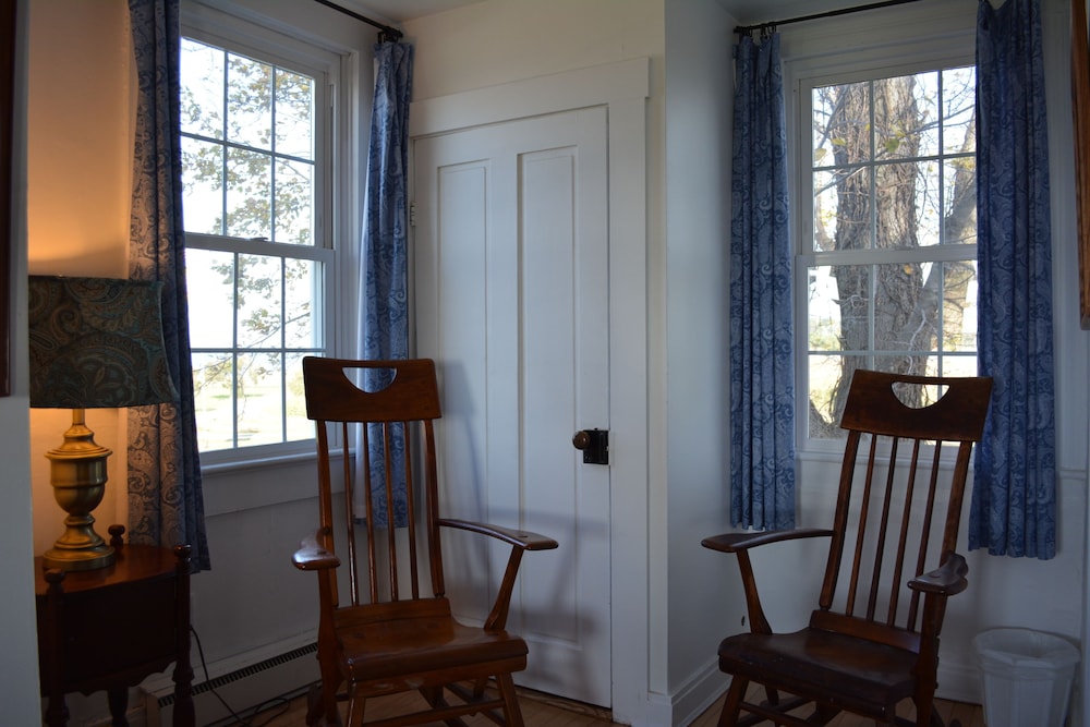 Black Walnut Point Inn