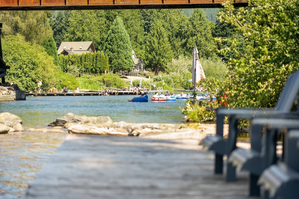 Riverside by Cowichan Lake Cottages