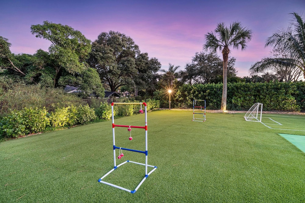 Luxurious 6-Bedroom Villa with Pool & Games