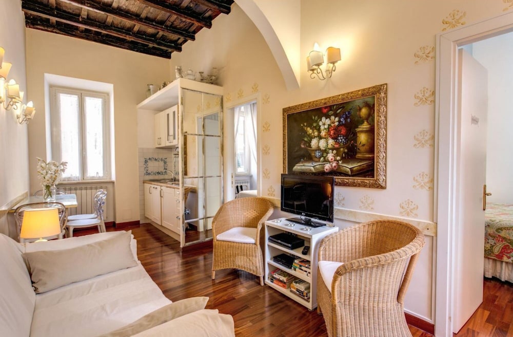 Colosseum 2BR Elegance and Charm