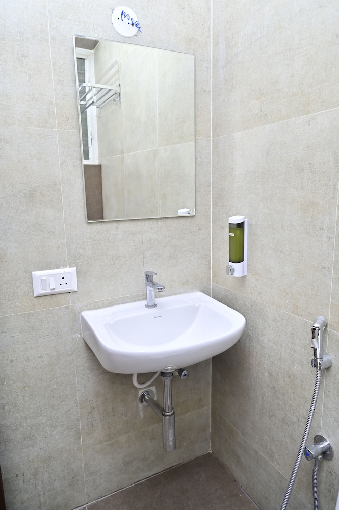 Hotel Noble Nook 100 ft. Road Indiranagar