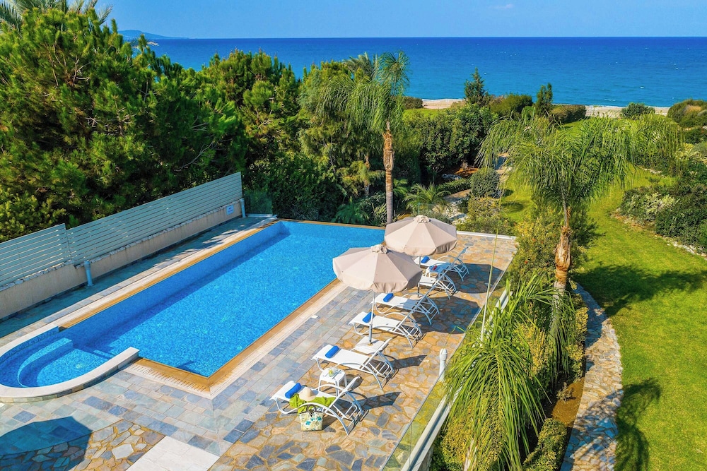 Harmonia Beach Villa
