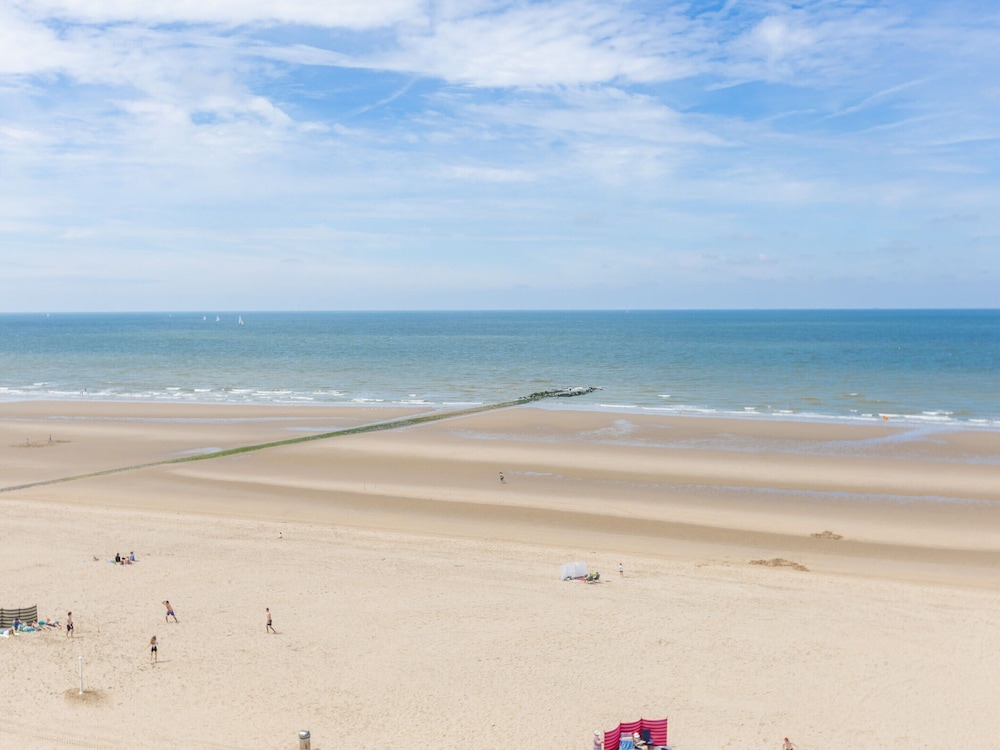 Apartment in Zeedijk With Sea View