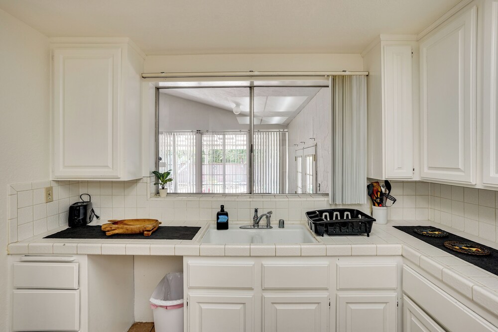 12 Mi to Dtwn LA: Family Home w/ Patio + Yard!