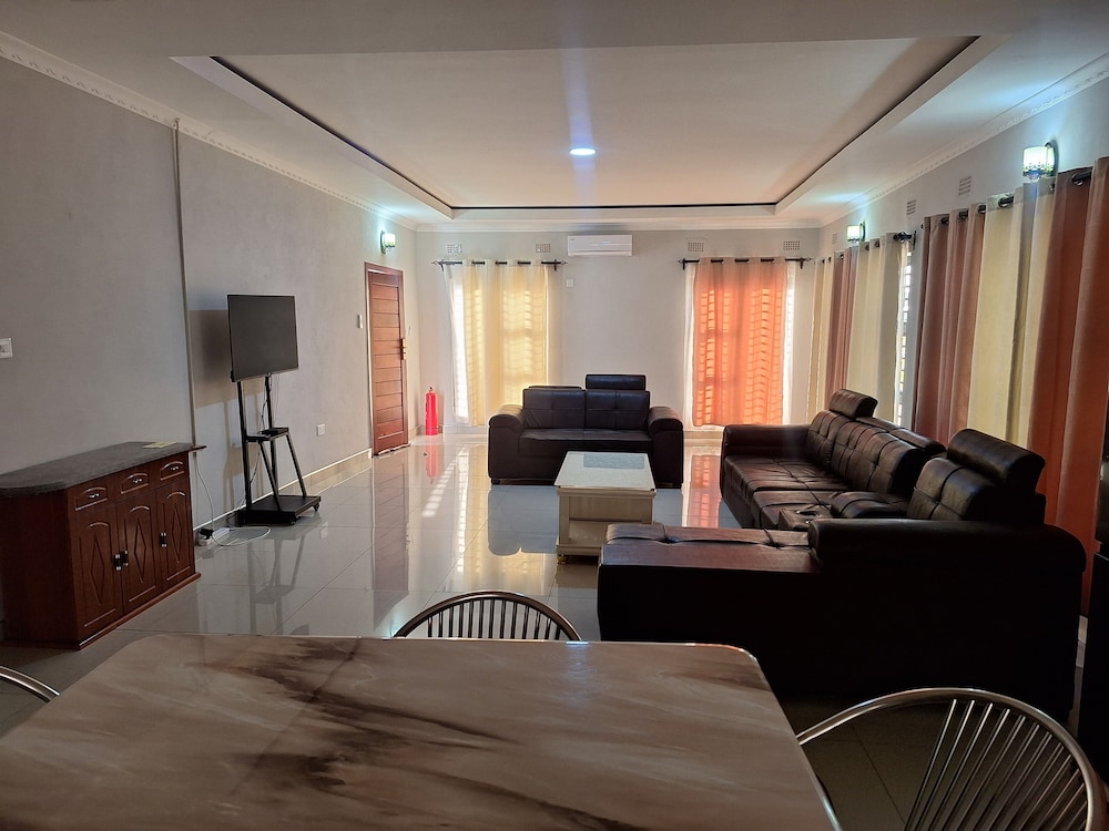 GATOMA EXECUTIVE LODGE