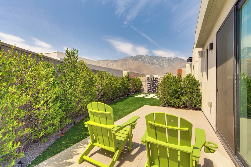 Desert Oasis in Palm Springs w/ Resort-style Perks