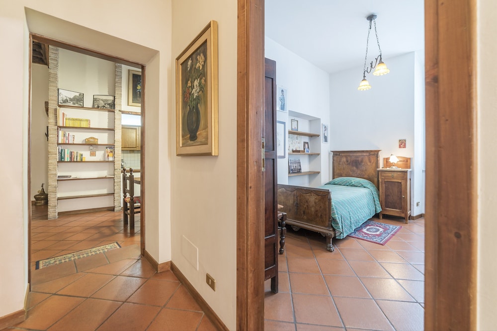 Trastevere Roomy Apartment