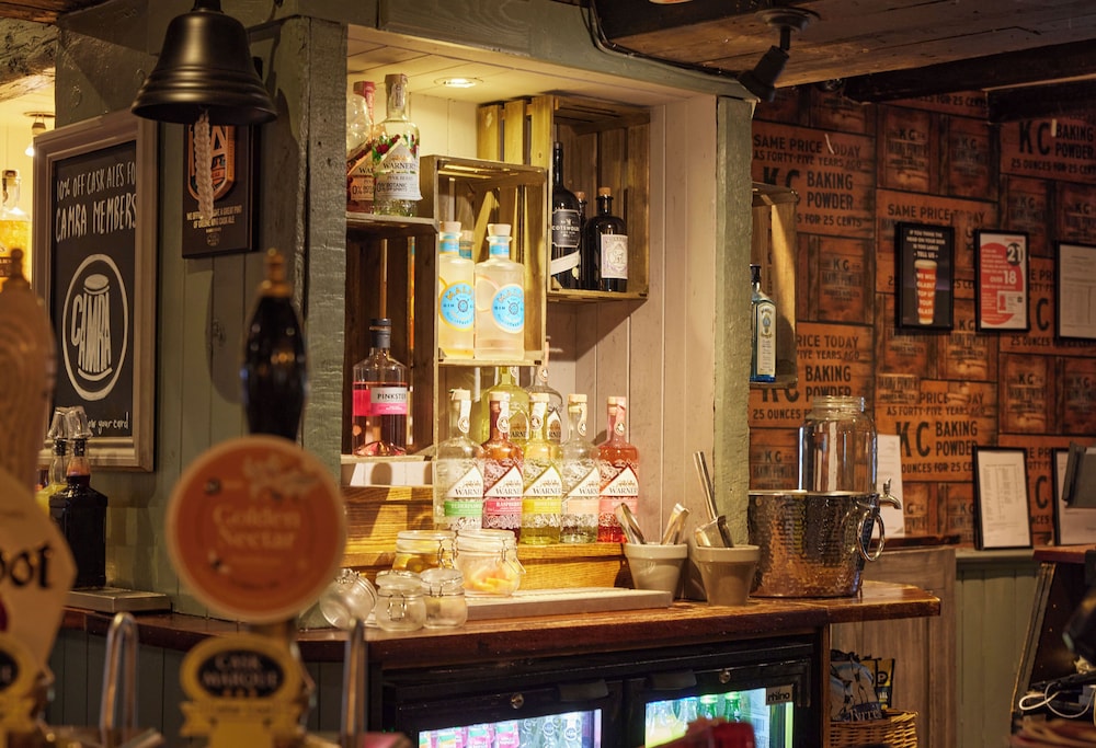 Cross Roads Hotel by Chef and Brewer Collection