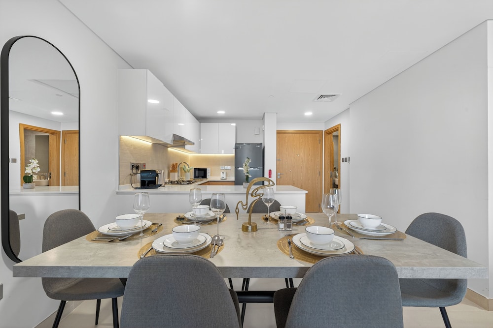 Radiant Boulevard by DVH Luxe Retreats