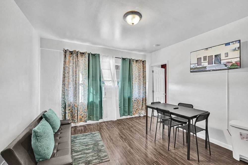 Cozy Apartment in West Palm Beach, Minutes Away From Downtown! N°3 view 5