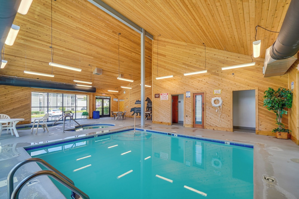 Indoor & Outdoor Pool Access! Condo 3 Mi to Gsmnp