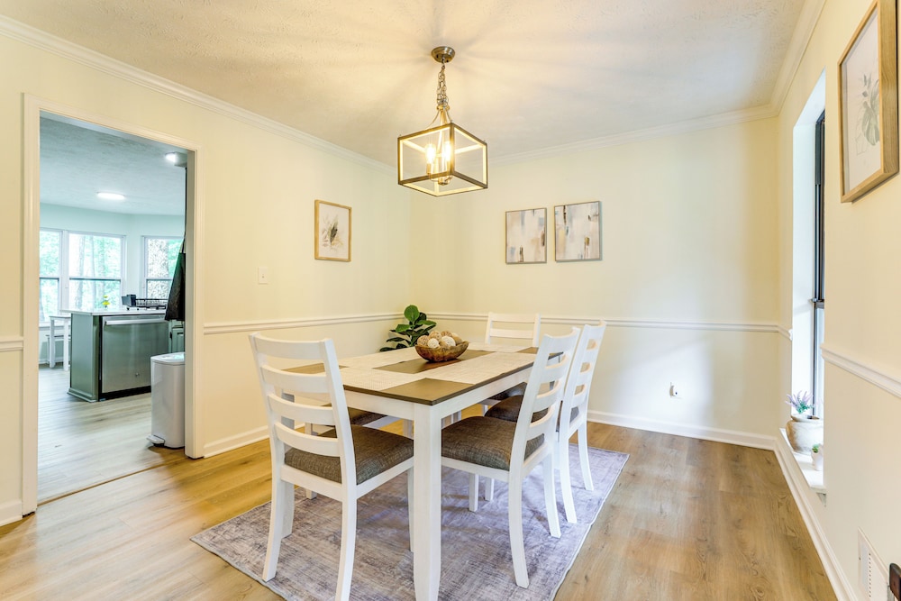 5 Mi to Stone Mountain: Lakefront Family Home