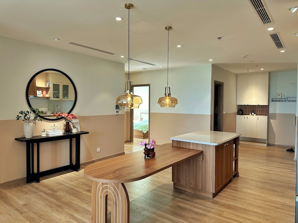 Sakura Homestay - Landmark Ecopark