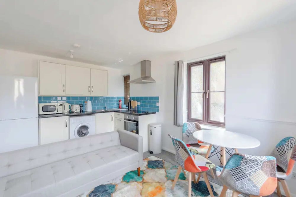 Vibrant & Snug 2BD Flat - Beckton