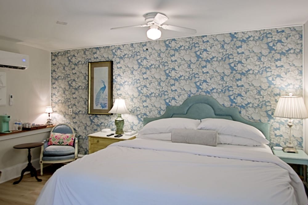 Chesnut Cottage Inn
