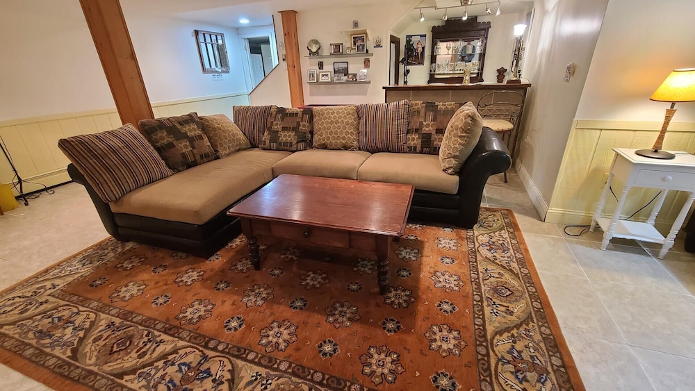 Laurel Street 323