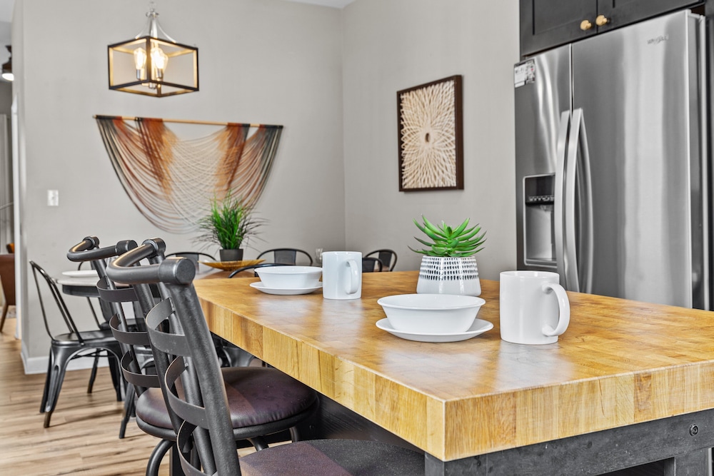 St Louis Vacations - Alluring City Escape Right JZ Vacation Rentals - Property Image 12