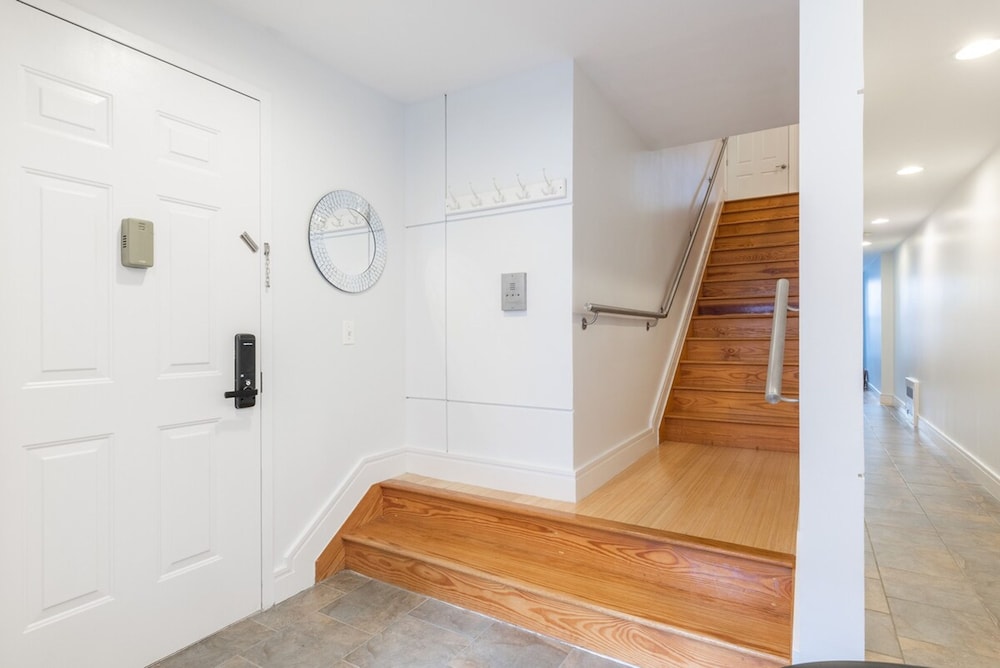 Cypress Court I by Rove Travel 2BR Harlem Apt