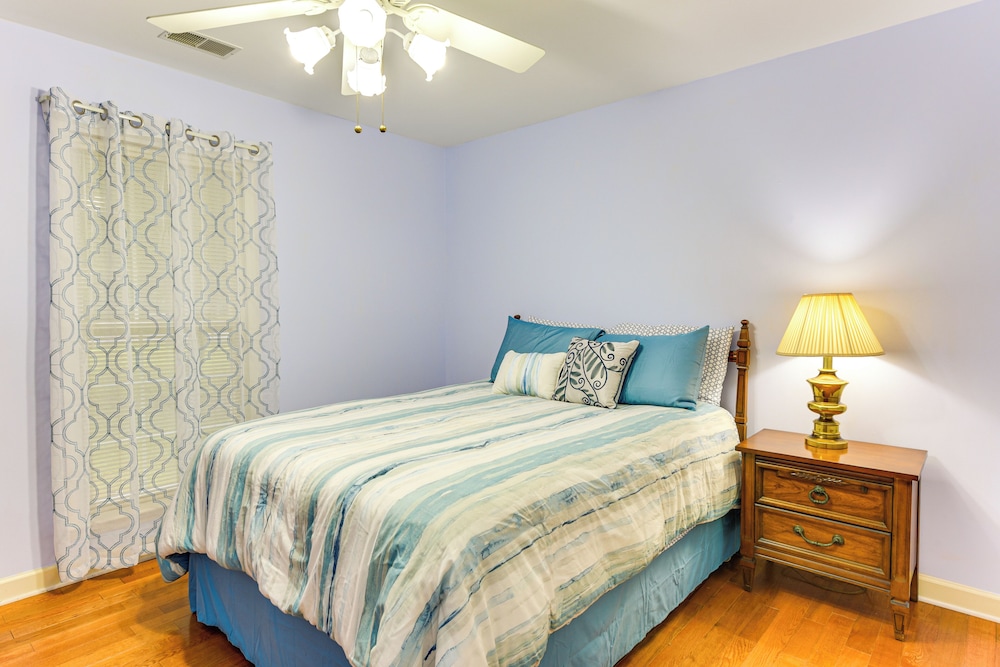 3 Mi to Historic Dtwn: Family Retreat in Beaufort!