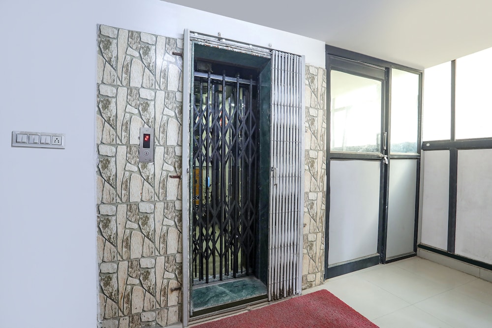 Fabhotel Raj Villa