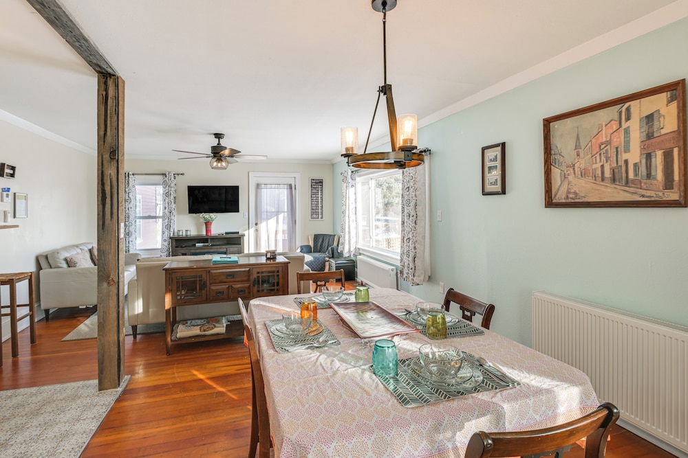 Close to Dtwn Bangor: Inviting Maine Home