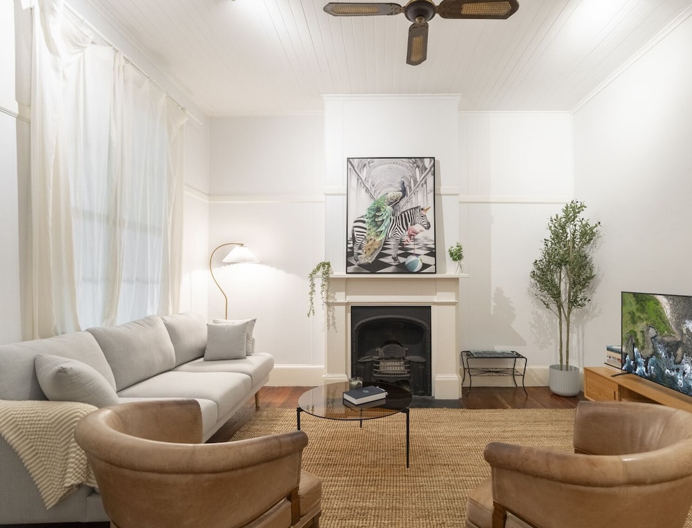 Kozyguru | Balmain | Charming 3 Room Cottage