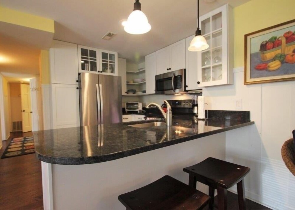 12 Morris 4 2 Bedroom Condo by Redawning view 5