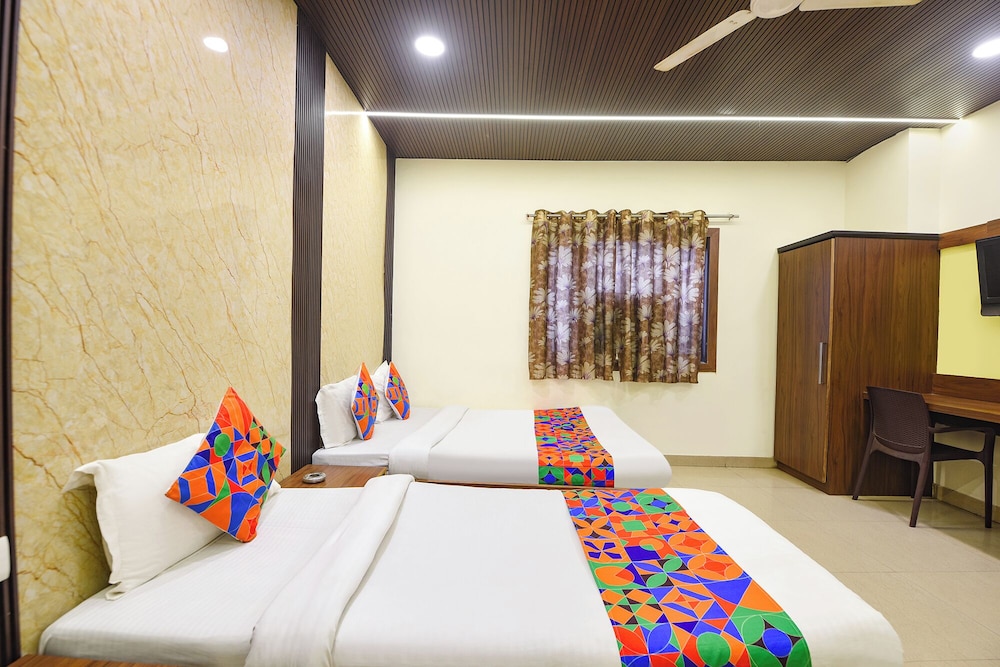 Fabhotel Aura Palace