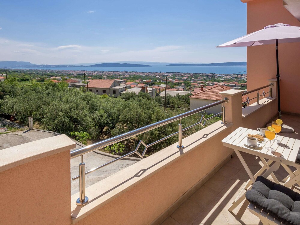 Sea-view Retreat, Kastel view 3