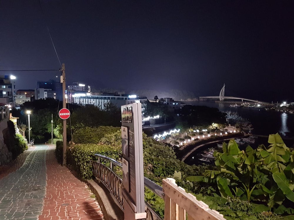 Gudeok Guest House - Hostel
