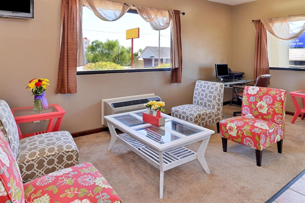 Days Inn & Suites by Wyndham Byram