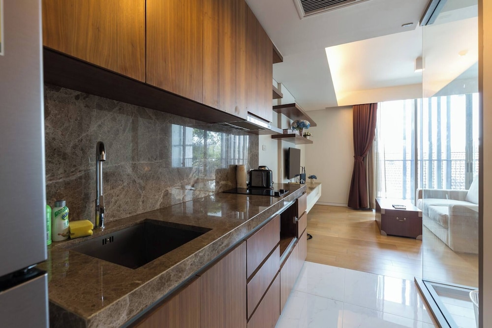 S39- 1 Bedroom Downtown Apt With Balcony and Pool