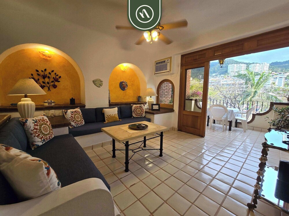 Ocean View 1Br Condo-balcony-beach-pool 406