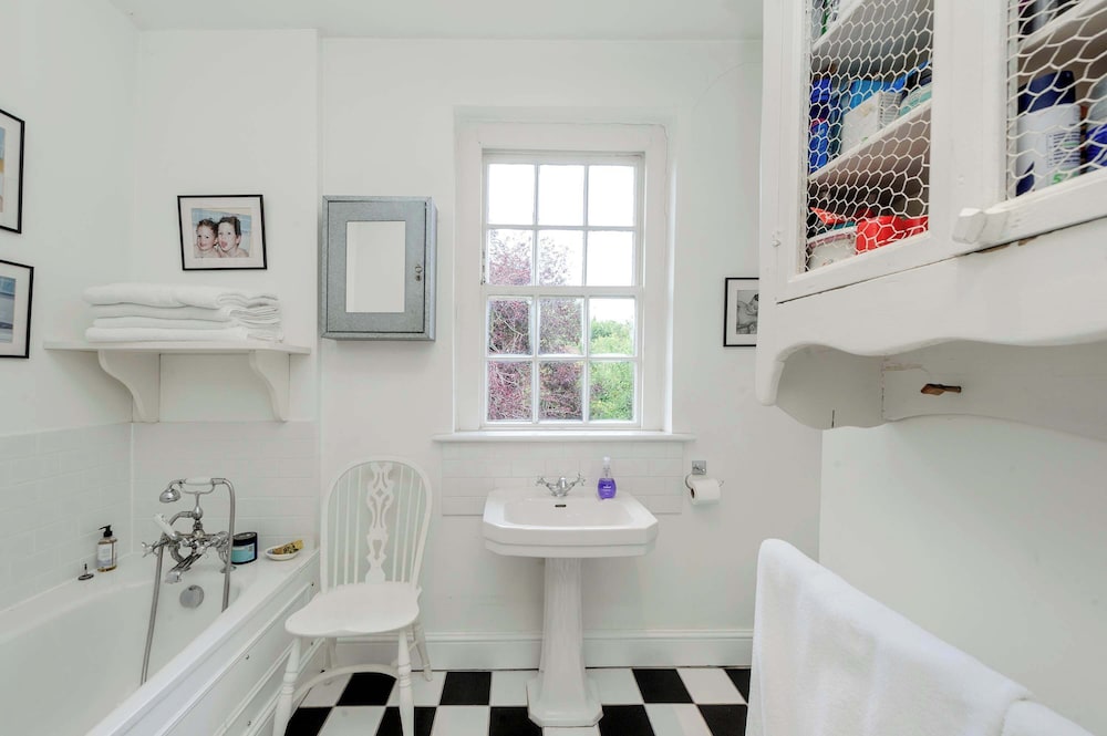 Beautiful Family Home w Garden Pool - Wimbledon