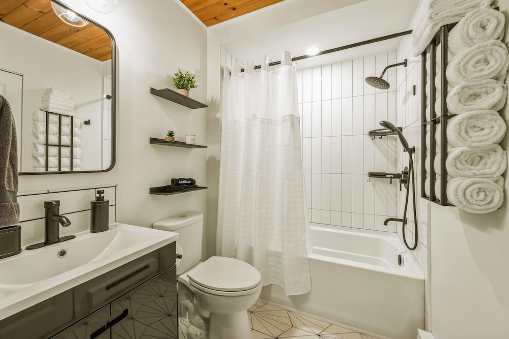 Somerset Lodge by Avantstay Hot Tub Lake Access Community Amenities