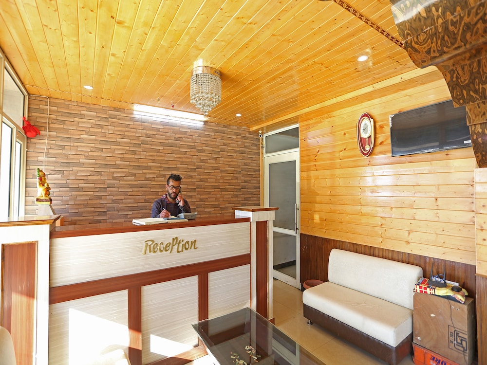 Lobby & Reception