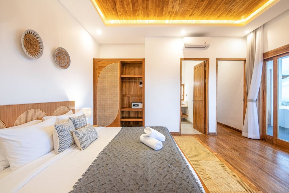 Breeze Opulent 6 BR in With Ocean View 5 Mins to Savaya