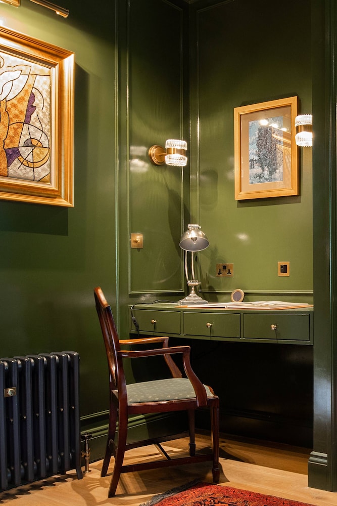 Westover Road III by Onefinestay