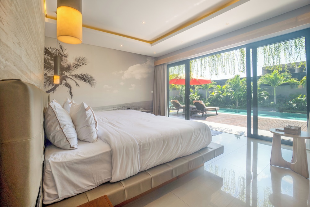Exquisite 5BR Villa: Premier Luxury in Seminyak