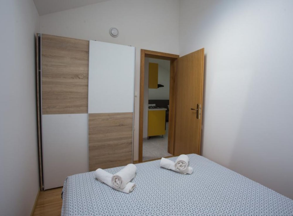 Apartments Stone House Murter